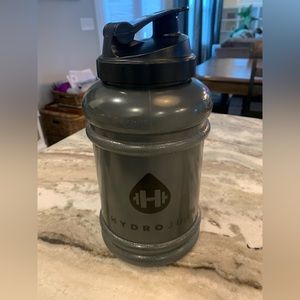 Black hydrojug